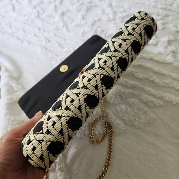 NWT Sindra Robert's Convertible Weave Pattern Clutch. Beautiful with chain strap - Picture 8 of 8